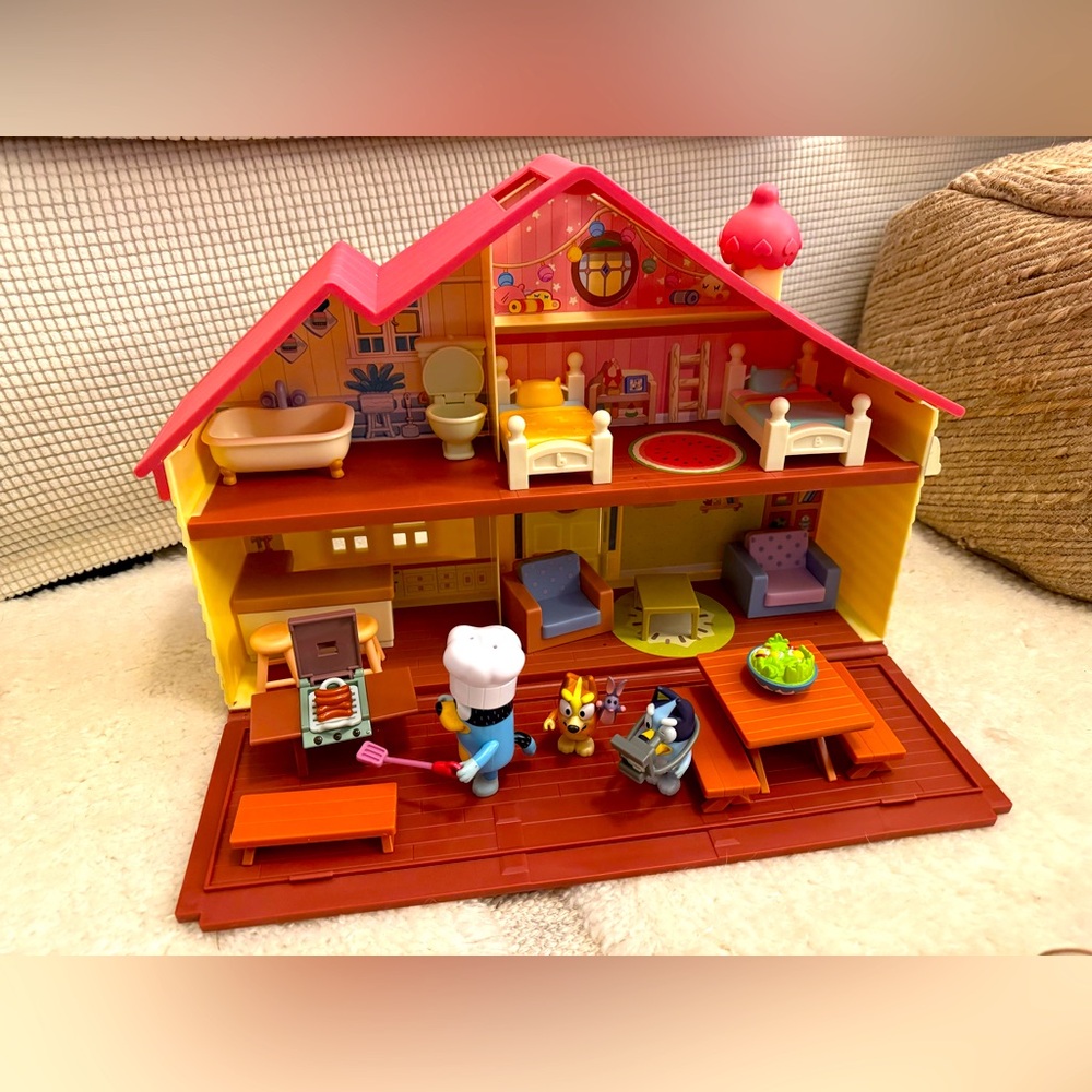 Bluey house including accessories